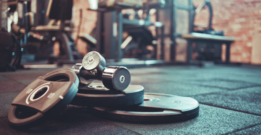 12 exercícios para costas que transformam o treino (e quase ninguém usa)